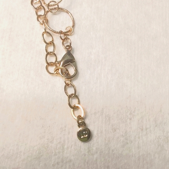 Liz Claiborne Gold Snowflake Medalion Choker Necklace - Picture 2 of 3